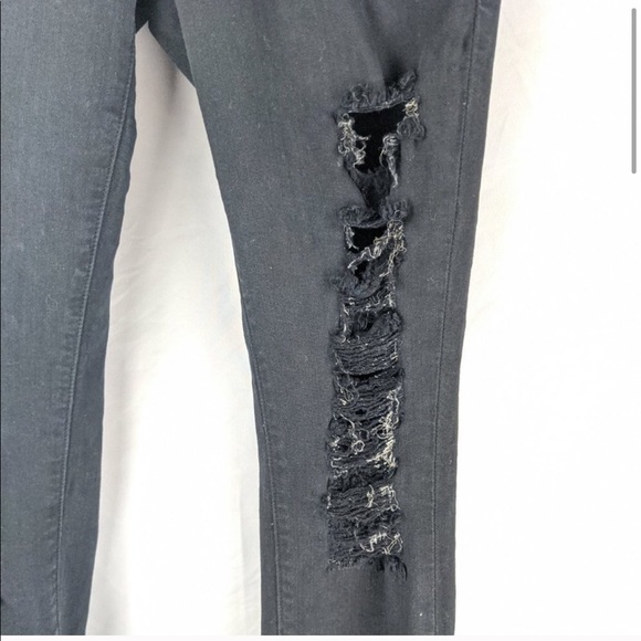 Frame Le Skinny de Jeanne distressed black jeans - Picture 4 of 9